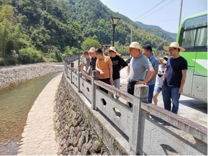 杭州桐庐县新合乡—严管河道非法采砂 助力环境整治提升