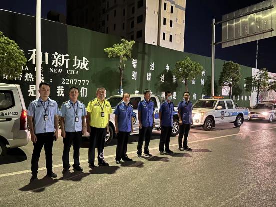 河南驿城：减少道路扬尘污染联合多部门对渣土运输车辆开展夜间巡查