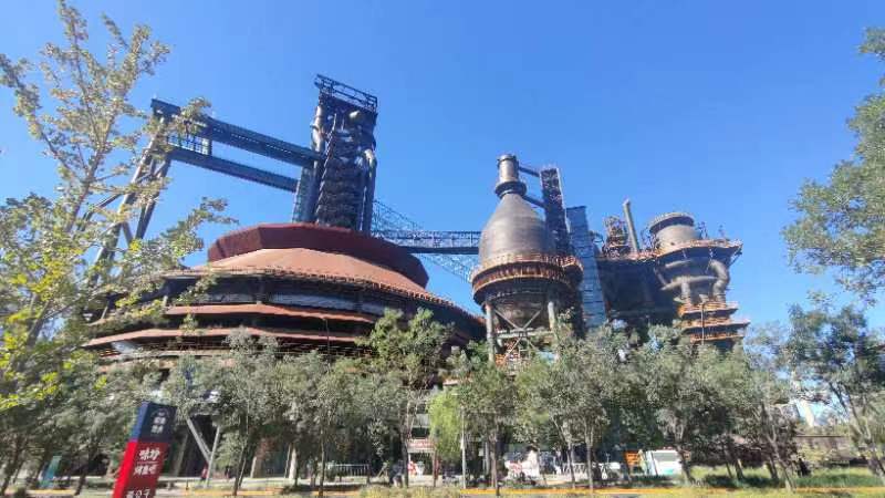暑退秋澄转爽凉 登上首钢大跳台看美景