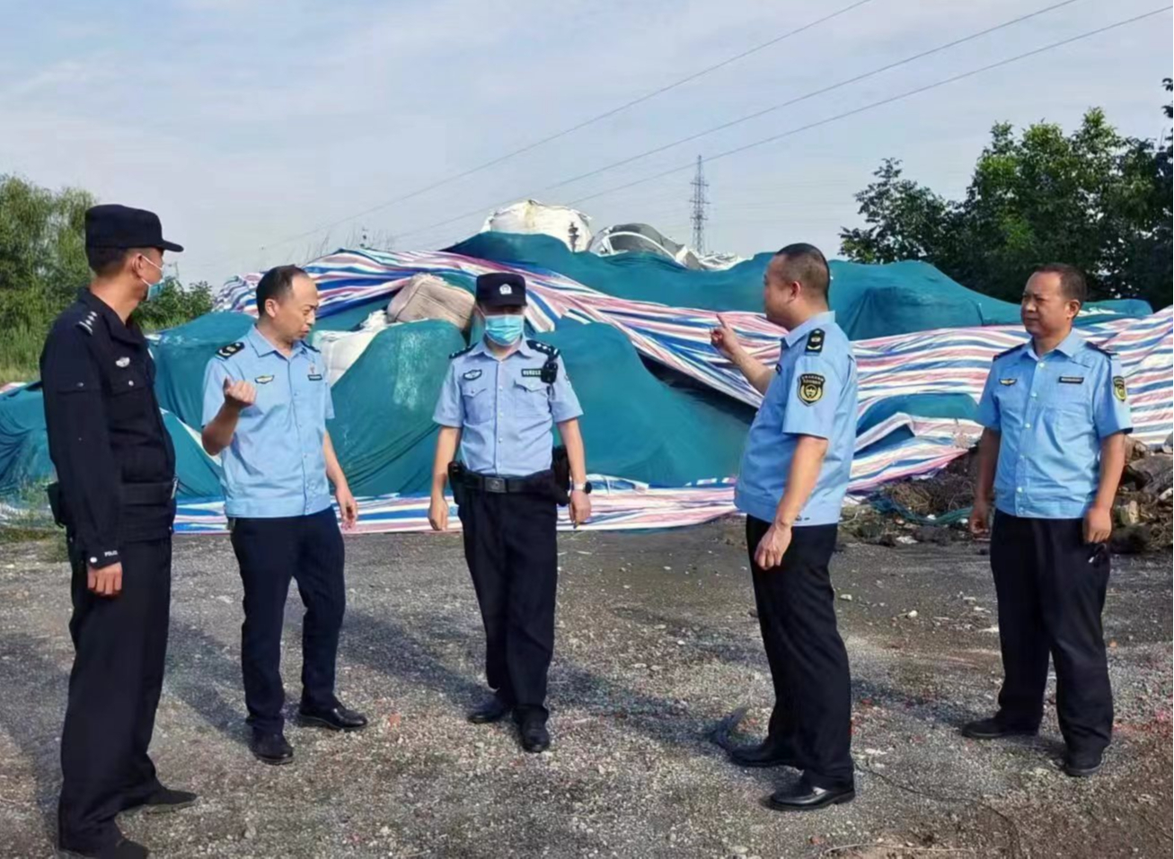 河南荥阳： 围绕三个坚持，重拳出击、打击危险废物非法倾倒，守护黄河生态