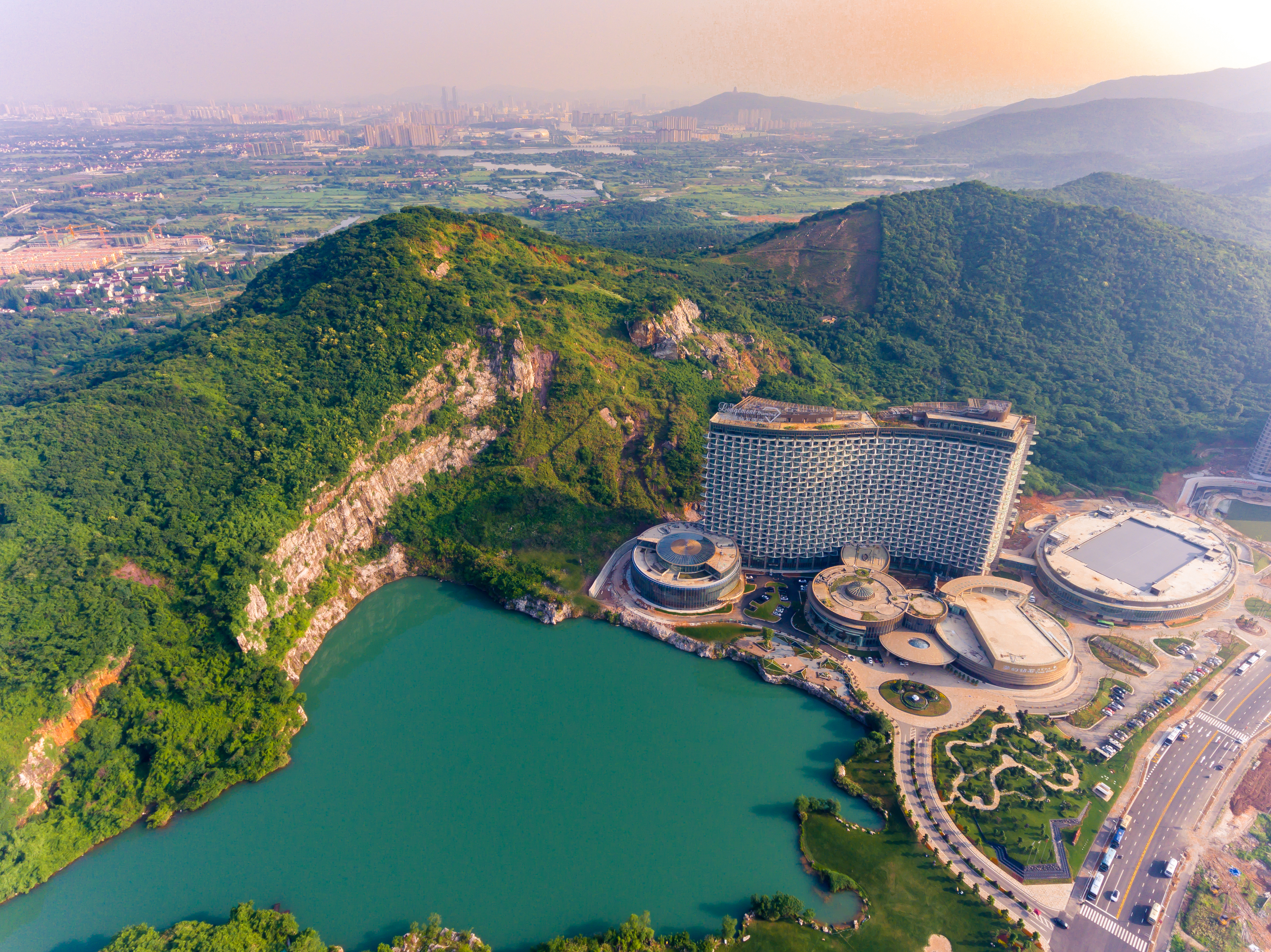 打卡湖州长兴丨废弃矿区重生变度假乐园