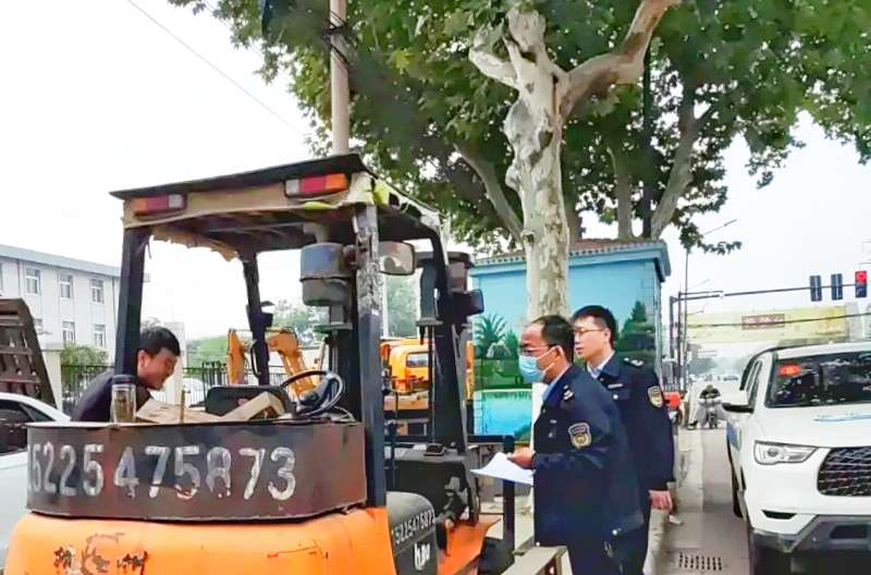 河南省禹王台分局与顺河分局开展非道路移动机械联合执法行动
