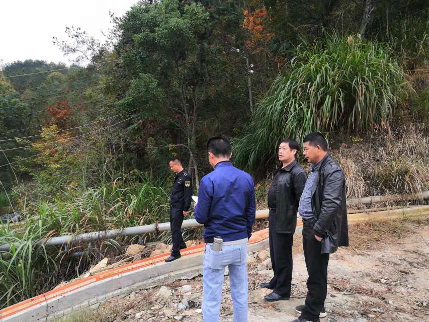蕲春生态环境分局采取“监督+帮扶”方式，对纳入强化涉气企业开展执法检查和帮扶指导