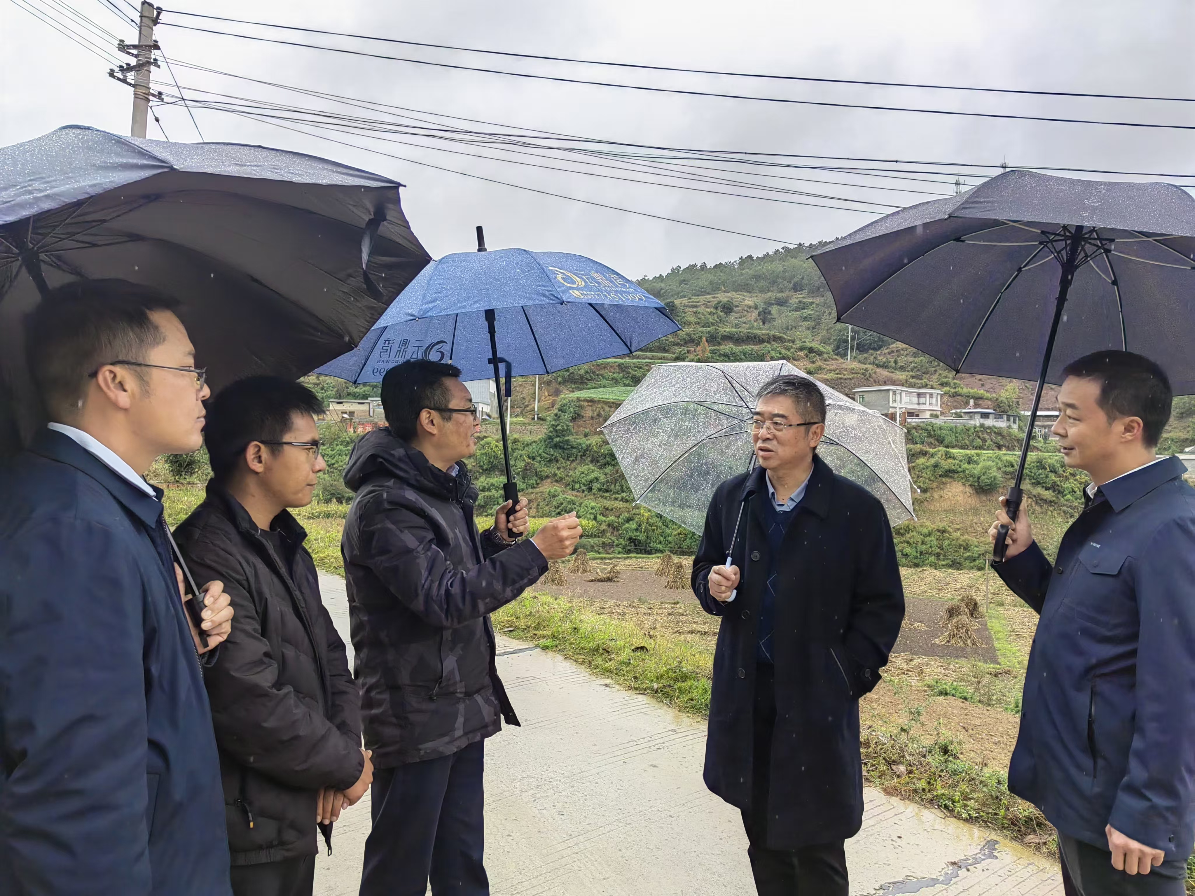 云南省生态环境厅到南华县指导调研农村生活污水治理工作.jpg