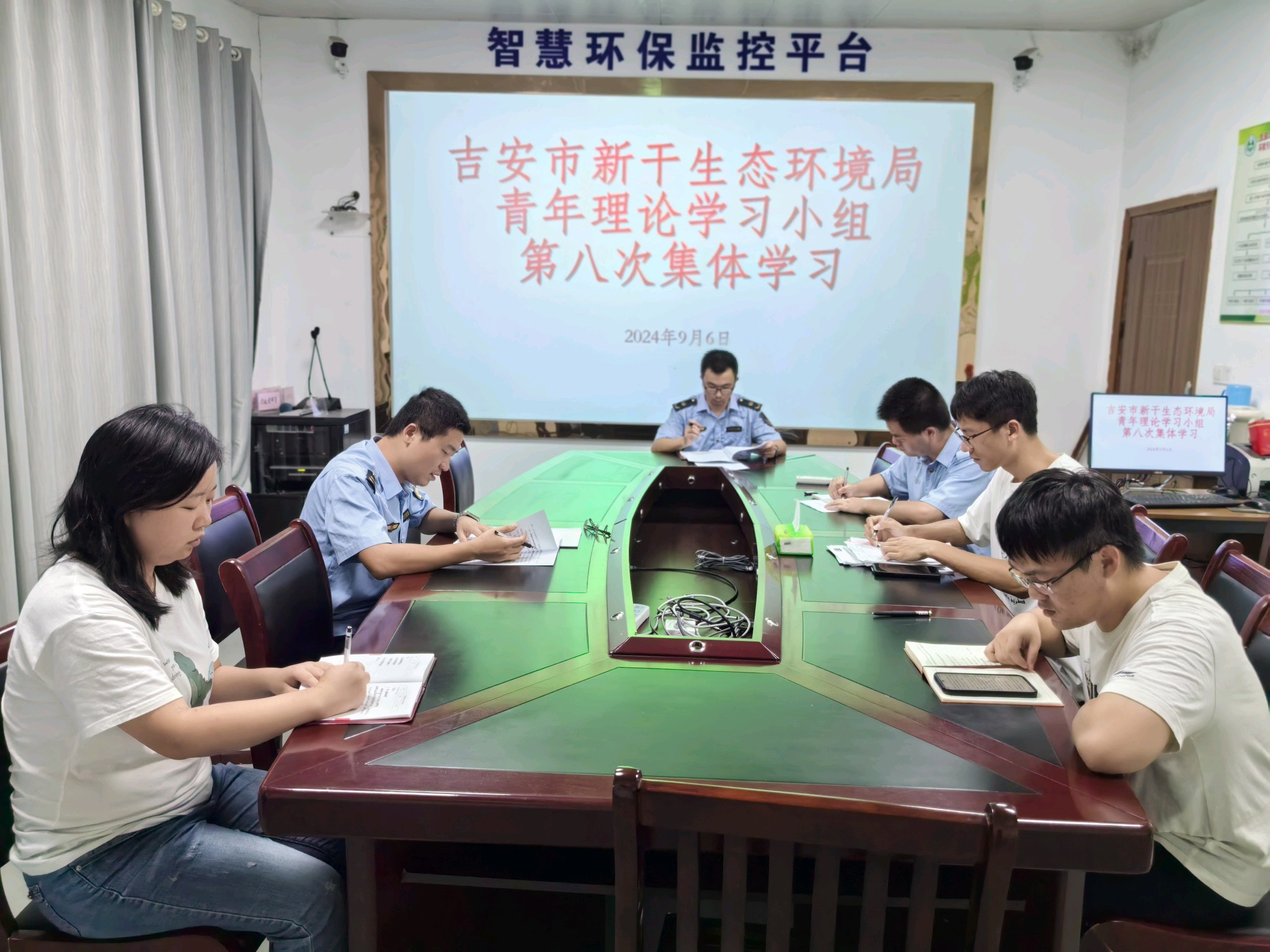 什么是青年理论学习小组 54356efa3830b4af460e55c0ec859d05_2048x1536.jpg