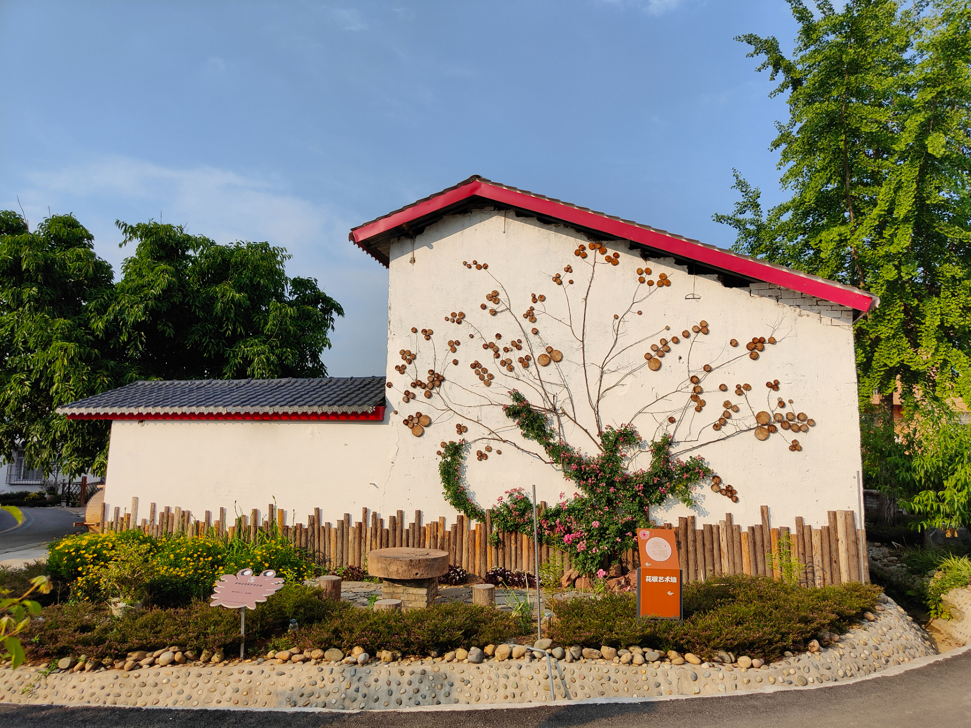 用废木头,旧坛子将农村变成网红打卡地,她因此上了热搜——中国环境网