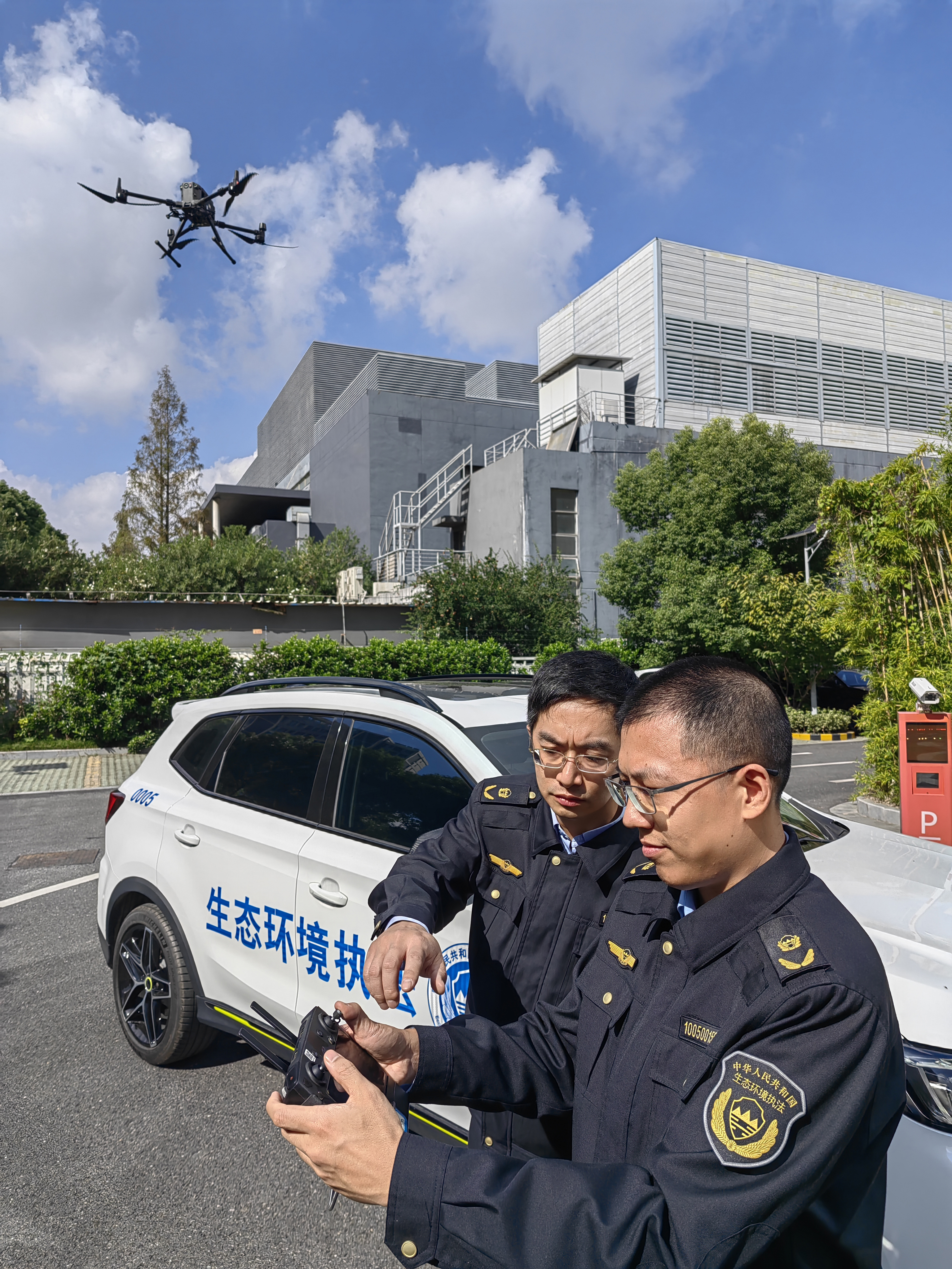 江苏省苏州市生态环境执法部门组建"无人机辅助环境执法实战队",充分