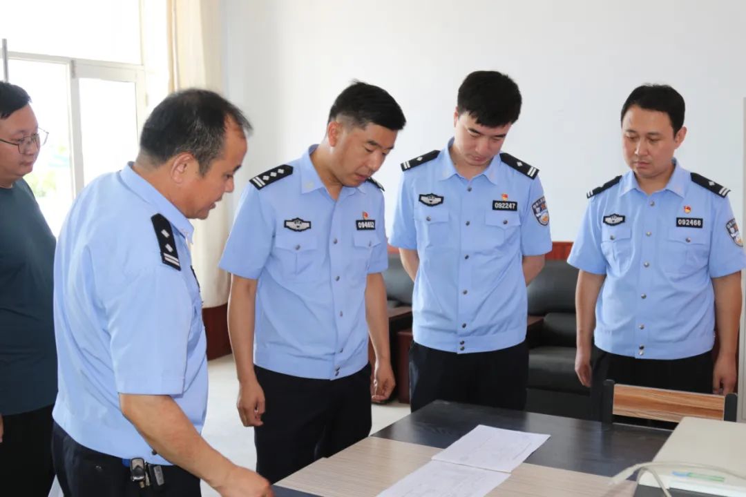 近日,绛县政府副县长,公安局党委书记,局长崔滨带领辖区分管领导,治安