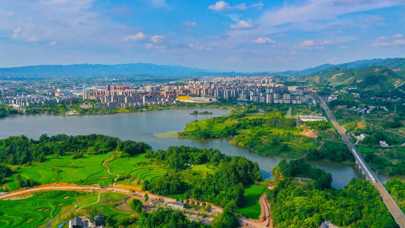 我拍大美中国#重庆梁平:蓝天白云映新城——中国环境网