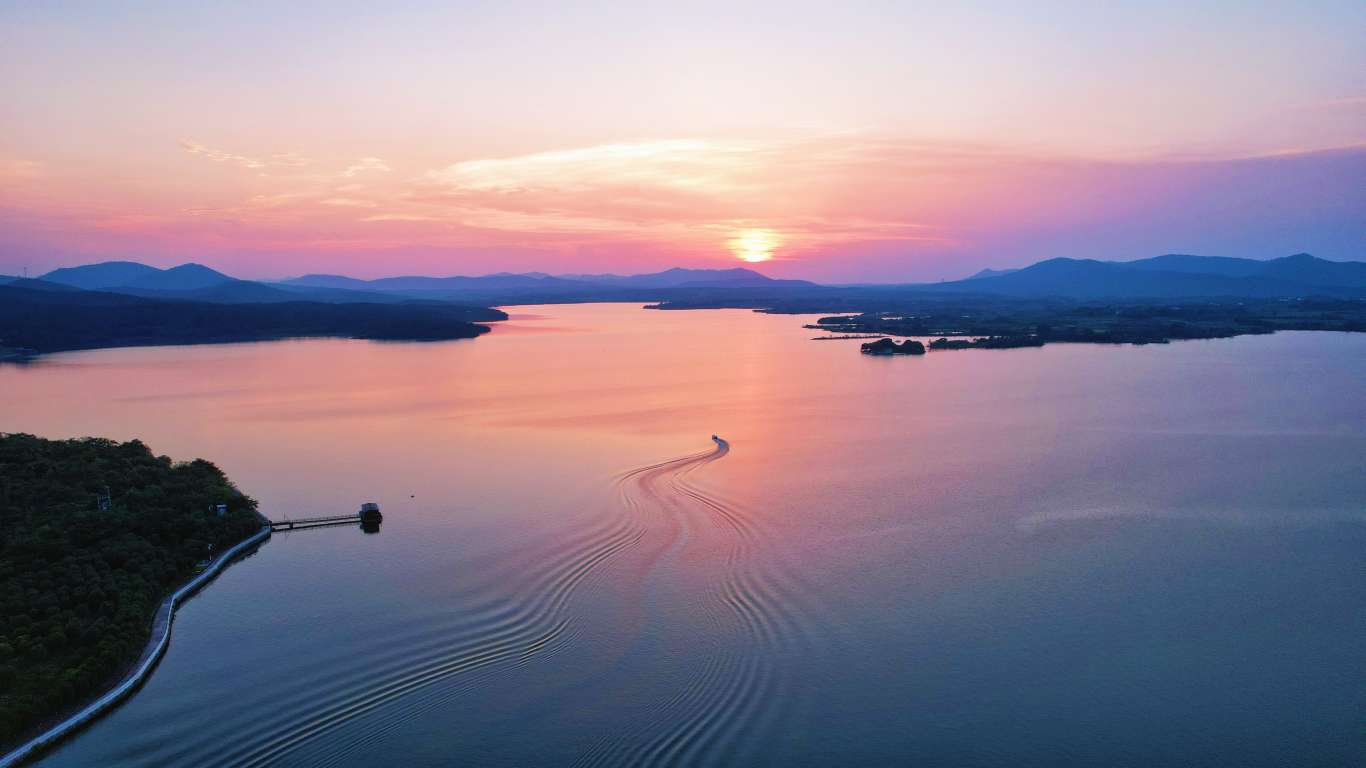 我拍大美中国# 吴岭水库霞韵——中国环境网