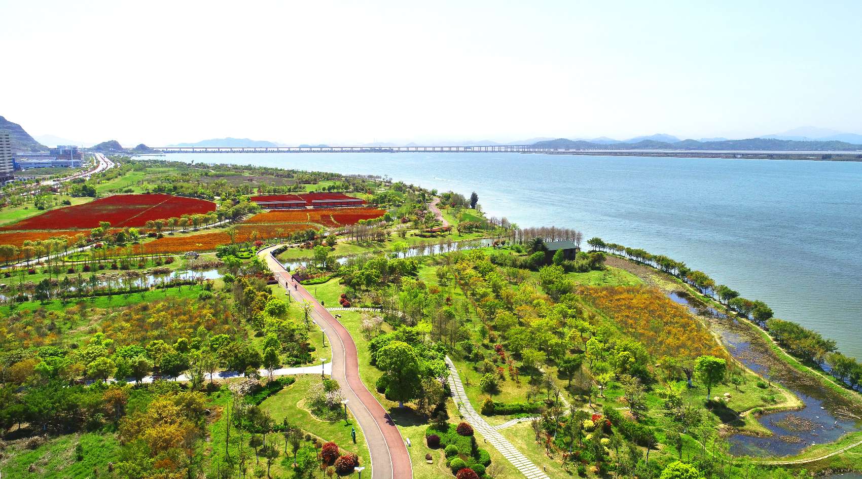 浙江玉环:绿道岸绿水净生态美2023年4月11日,浙江省玉环市玉环湖绿道