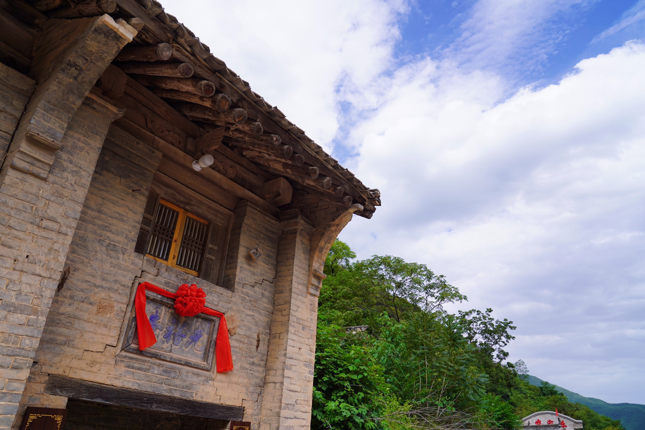 马趵泉村是山西省稷山县西社镇马家沟行政村所辖的一个自然村,坐落于