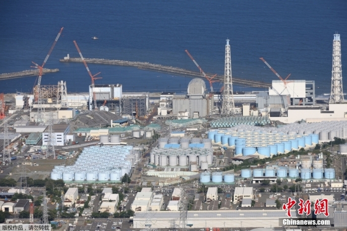 当地时间9月11日下午，日本福岛核电站第一批次的核污染水全部排出，意味着约7800吨的核污染水已经流入太平洋。第二批次排污最早可能在9月底开始，排污量与第一次相同，仍为7800吨左右。资料图为当地时间8月24日，航拍福岛第一核电站。